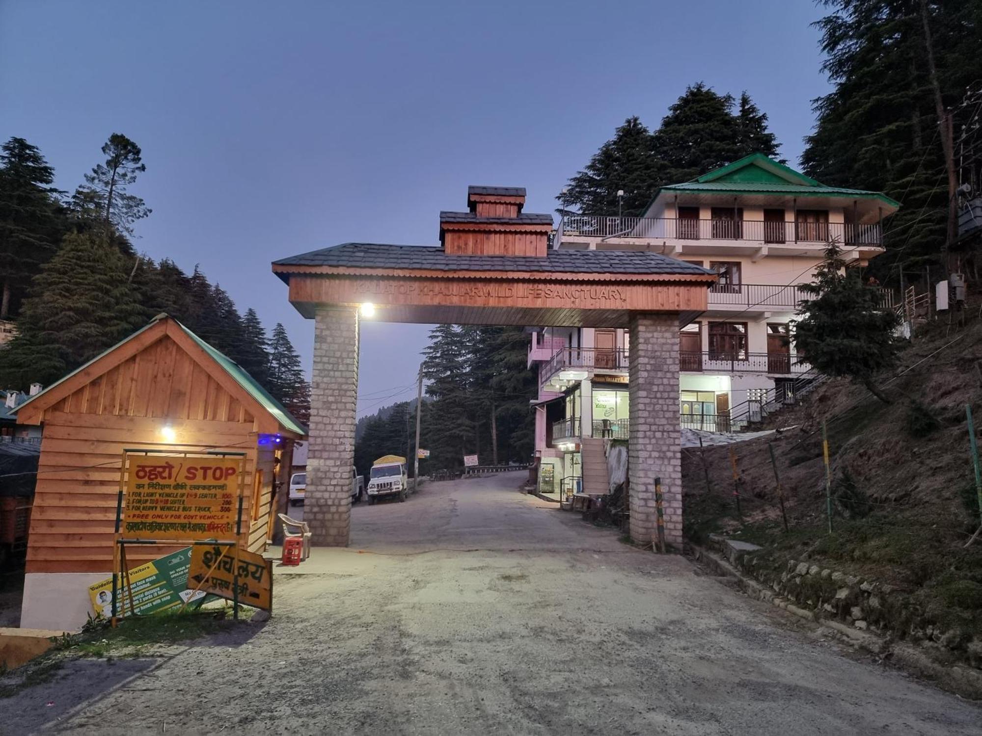 Forest Vibes Kalatop-Rooms And Restaurant ดัลเฮาซี ภายนอก รูปภาพ